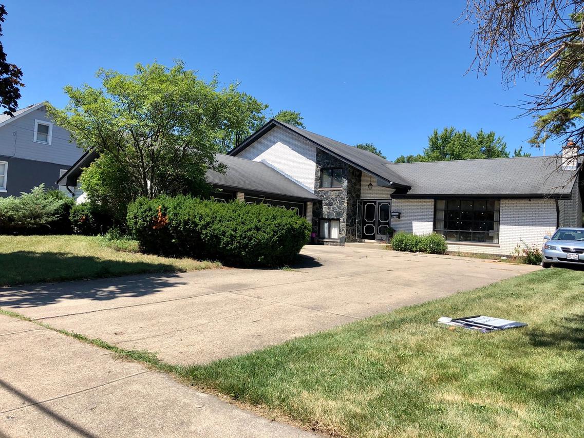 8628 40th St., Lyons, IL 60534