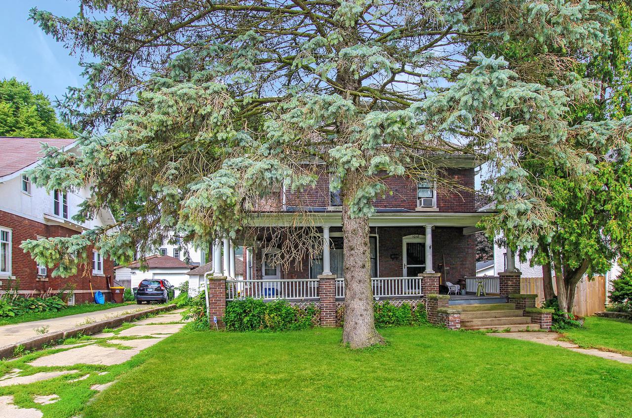 1018 S Maple Ave., Freeport, IL 61032