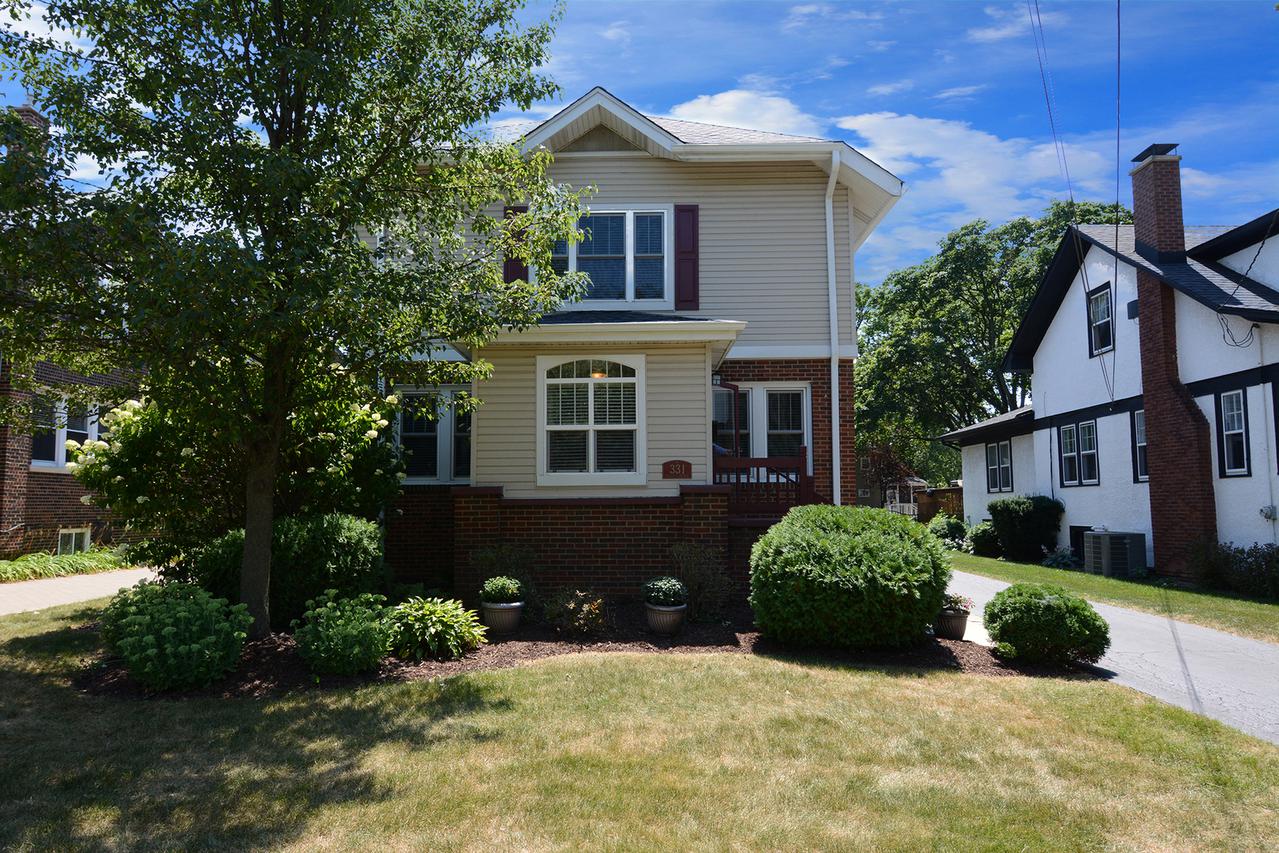331 Phillips Ave., Glen Ellyn, IL 60137