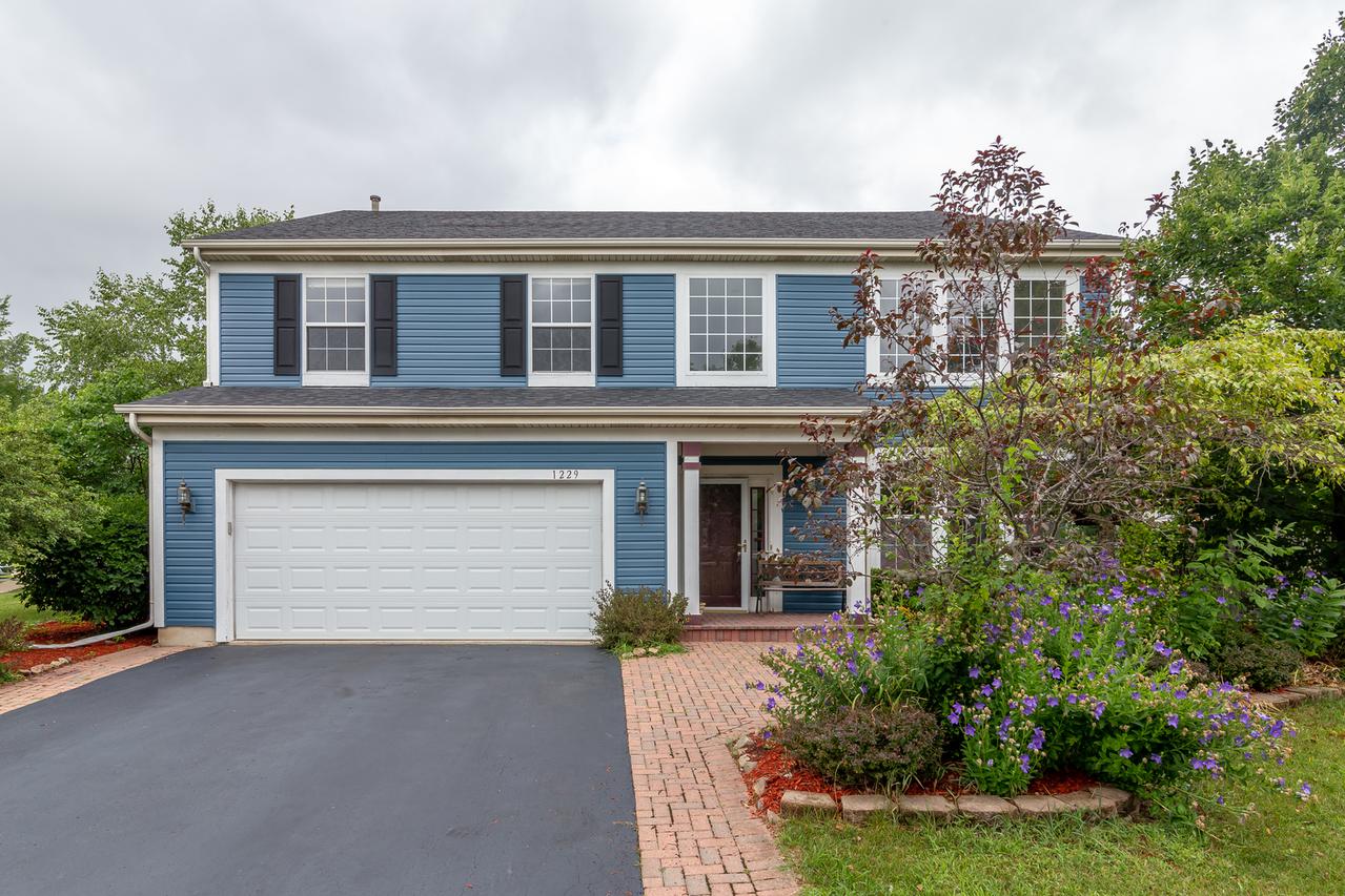 1229 Warwick Ct., Grayslake, IL 60030