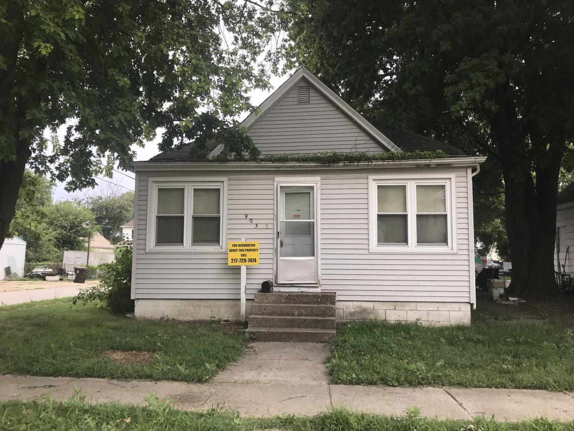 903 E Johnson St., Clinton, IL 61727
