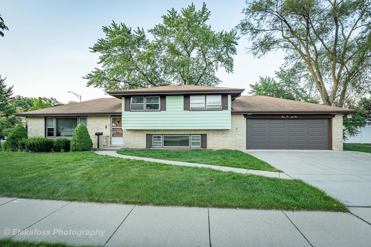 6641 W 85th St., Burbank, IL 60459