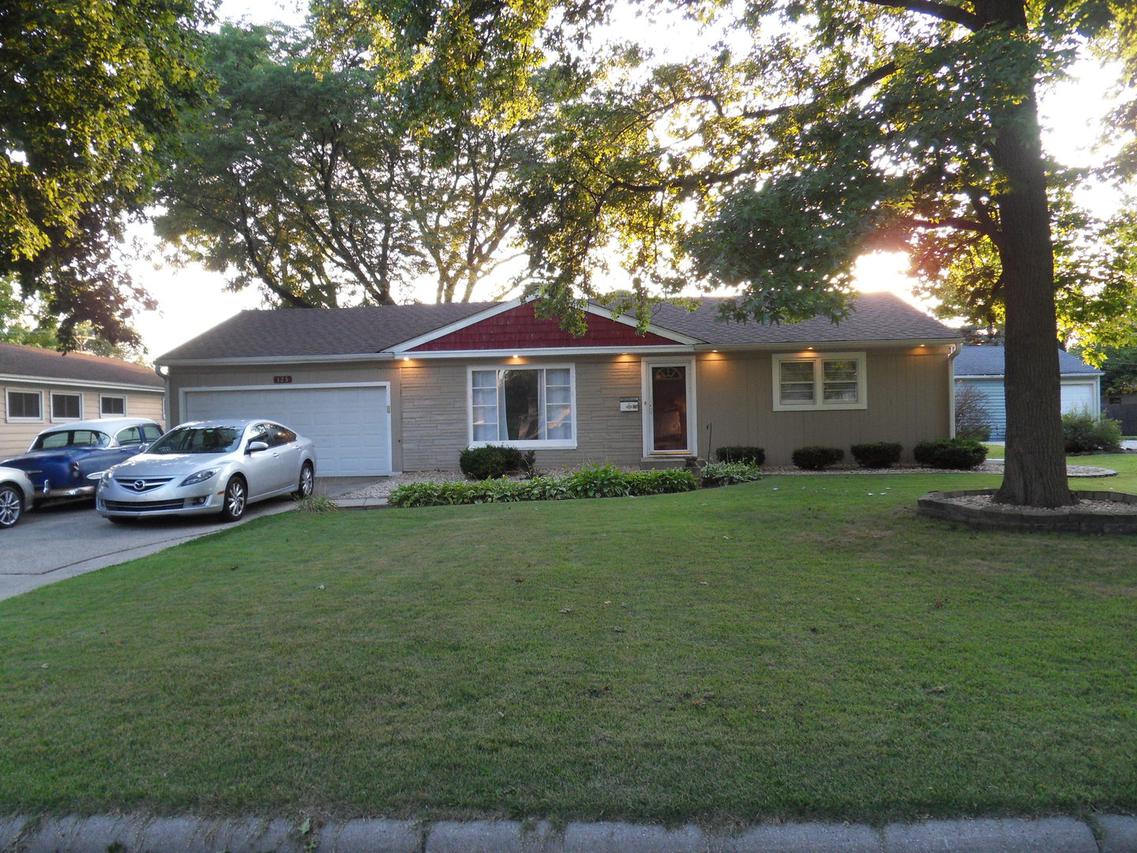 125 S Rosedale Ave., Aurora, IL 60506