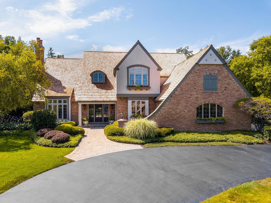 1685 Burr Oak Dr., Libertyville, IL 60048
