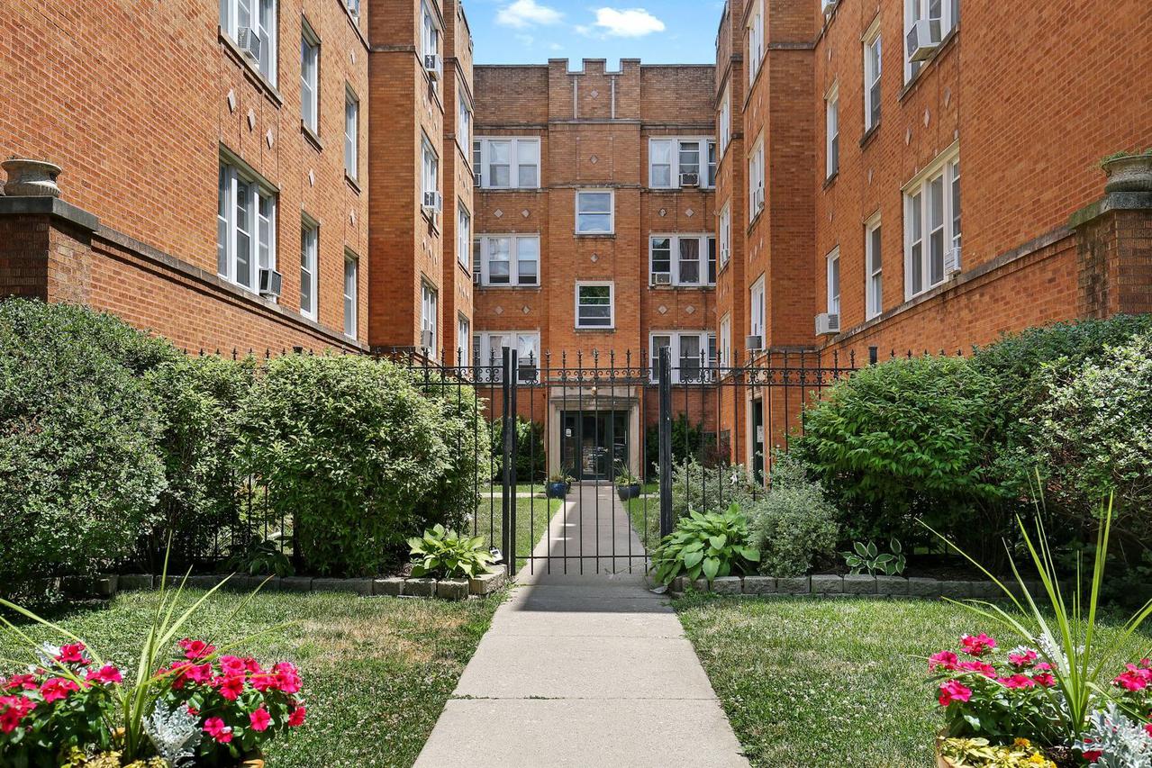 4421 N Whipple St. #2B, Chicago, IL 60625