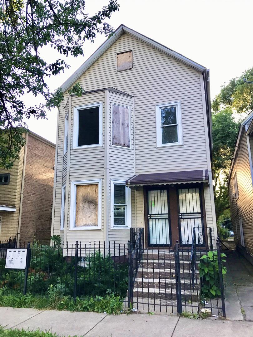 8754 S Saginaw Ave., Chicago, IL 60617