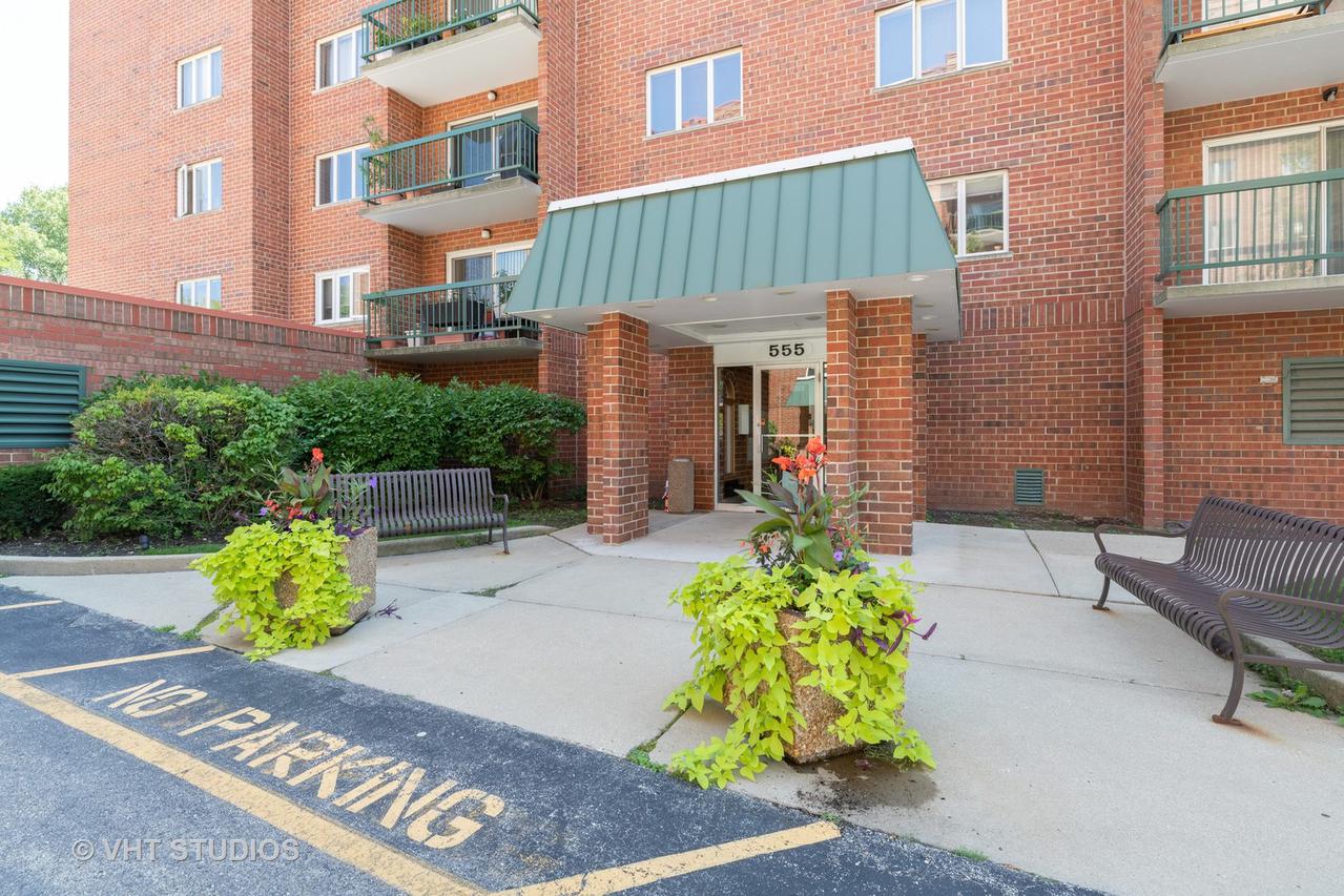 555 S River Rd. #405, Des Plaines, IL 60016
