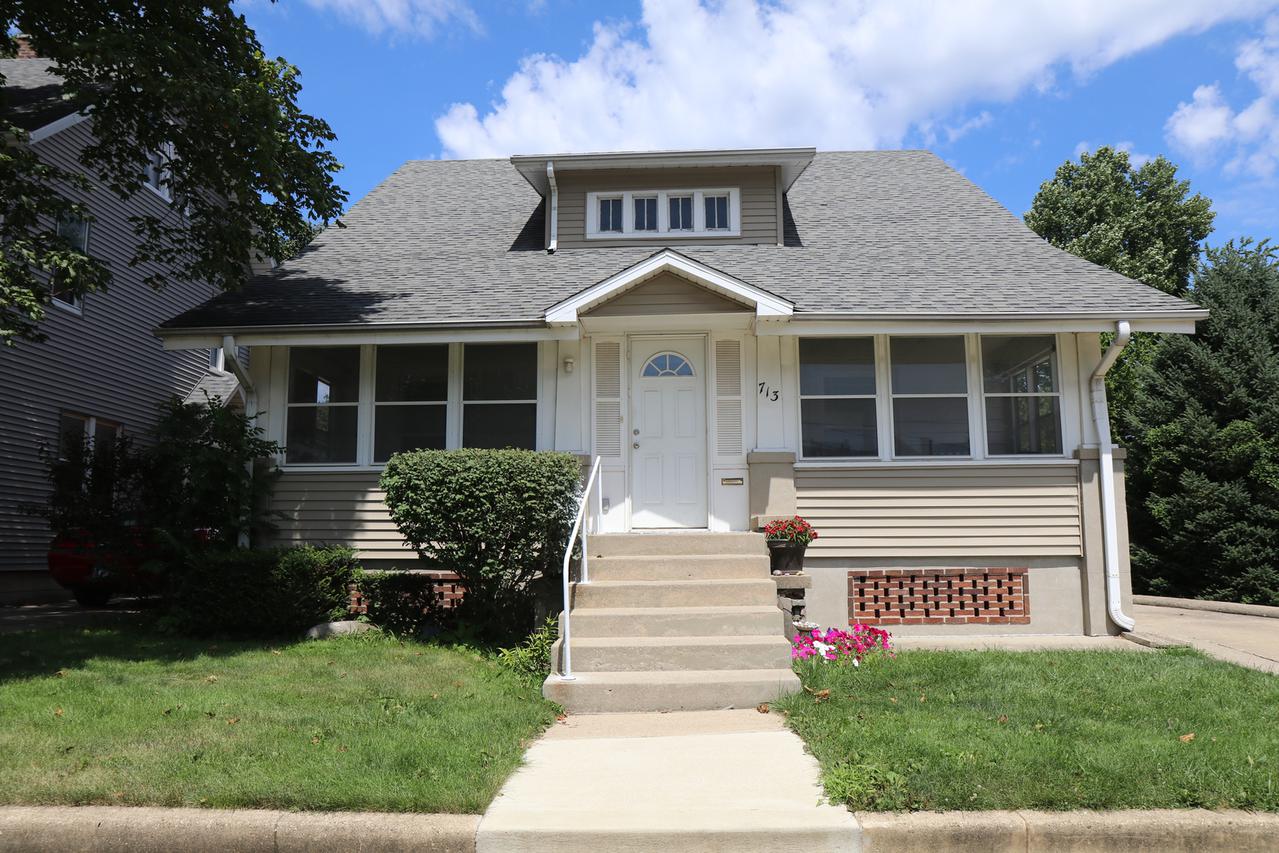 713 W Main St., Clinton, IL 61727