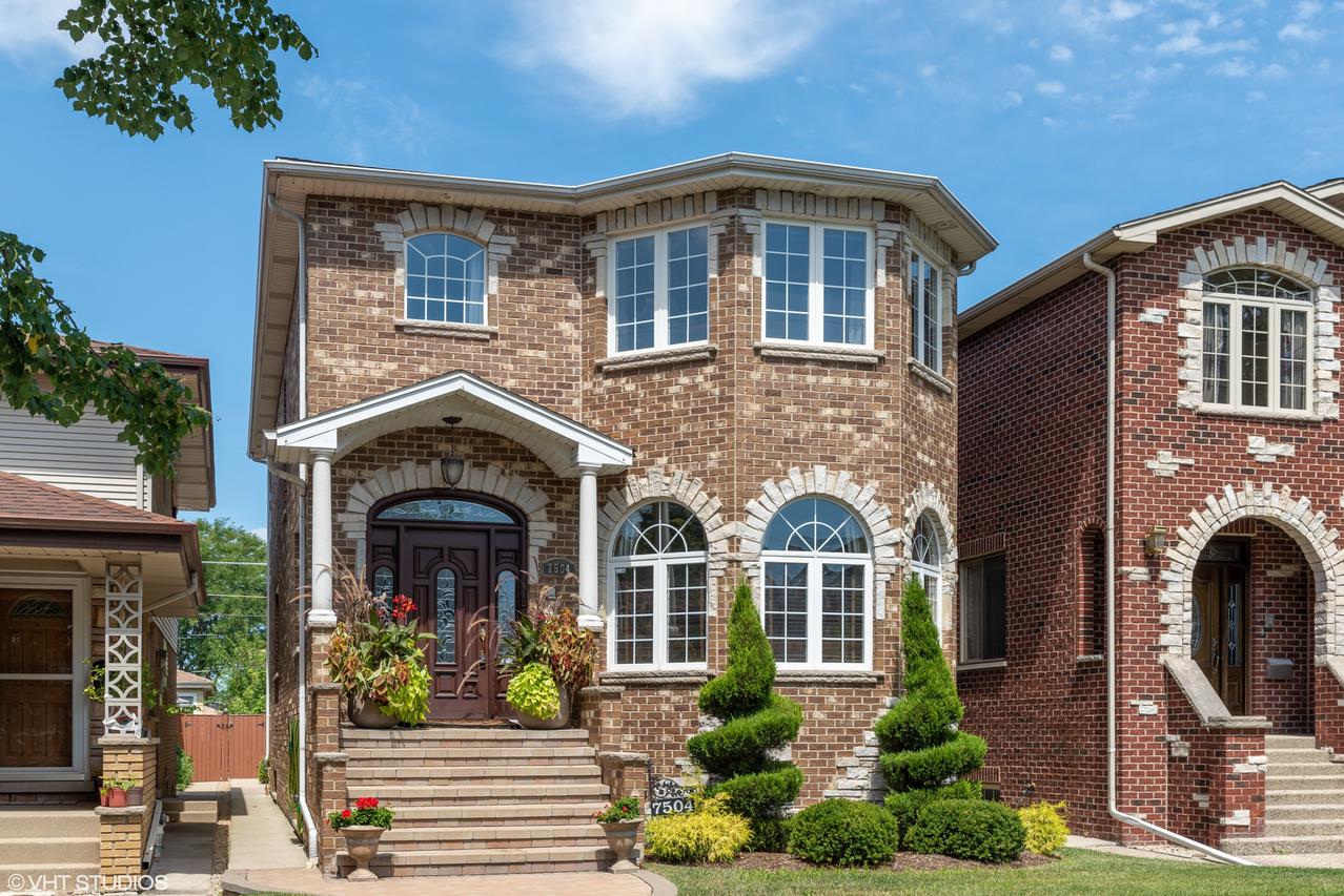 7504 W Ainslie St., Harwood Heights, IL 60706