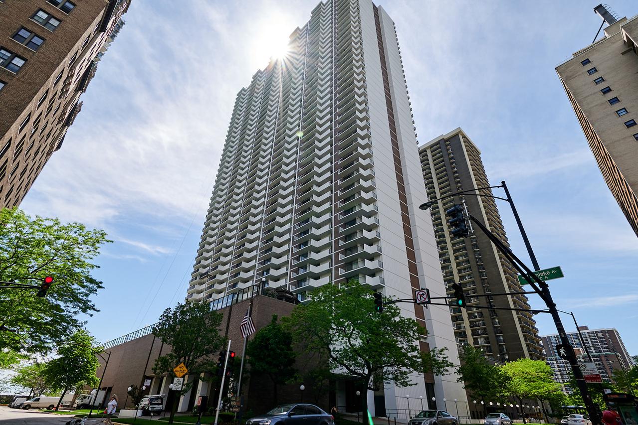 6033 N Sheridan Rd. #10J, Chicago, IL 60660