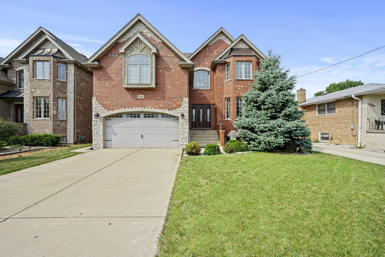 6746 W 89th Pl., Oak Lawn, IL 60453