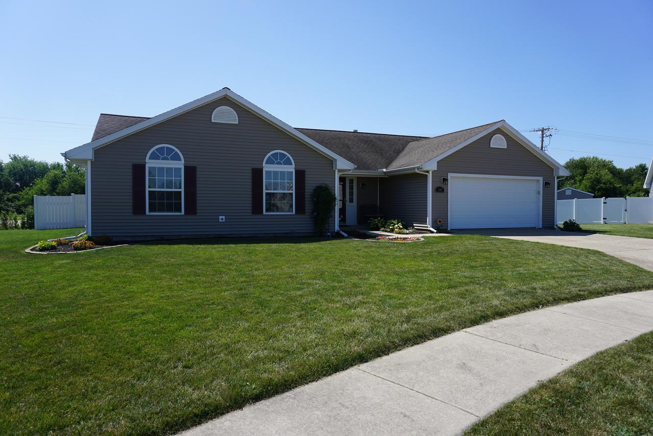 400 Cypress Ct., St. Joseph, IL 61873