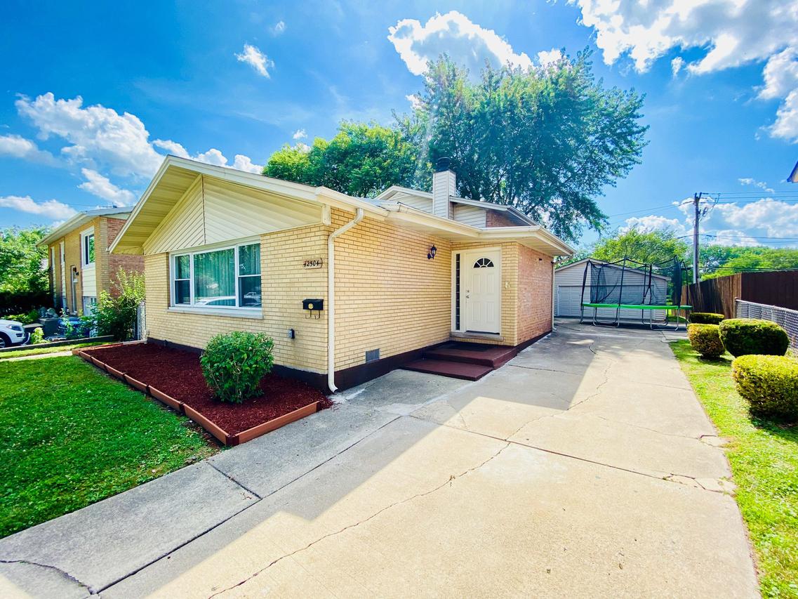 12504 S Trumbull Ave., Alsip, IL 60803