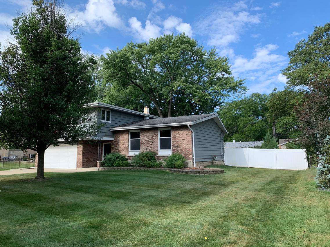 6232 Fairmount Ave., Downers Grove, IL 60516