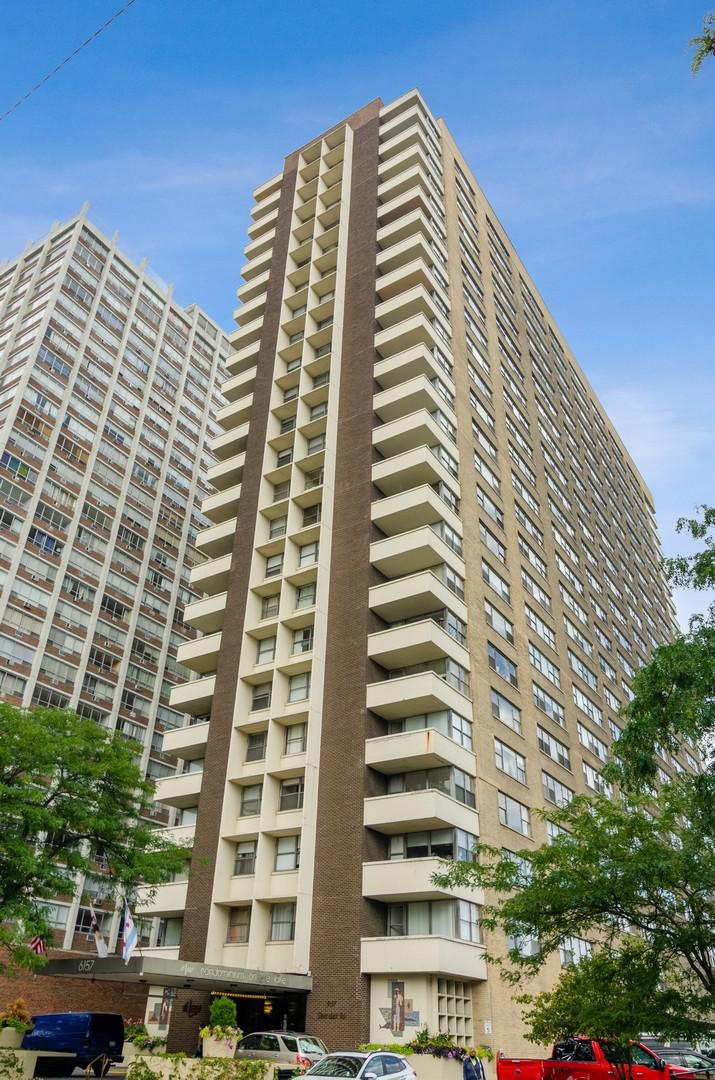 6157 N Sheridan Rd. #17E, Chicago, IL 60660
