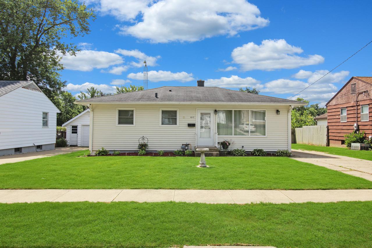 1017 W Langdon Pl., Freeport, IL 61032