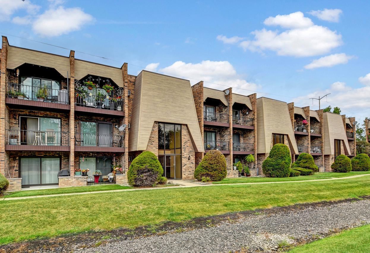 7310 Blackstone Ave. #15, Justice, IL 60458