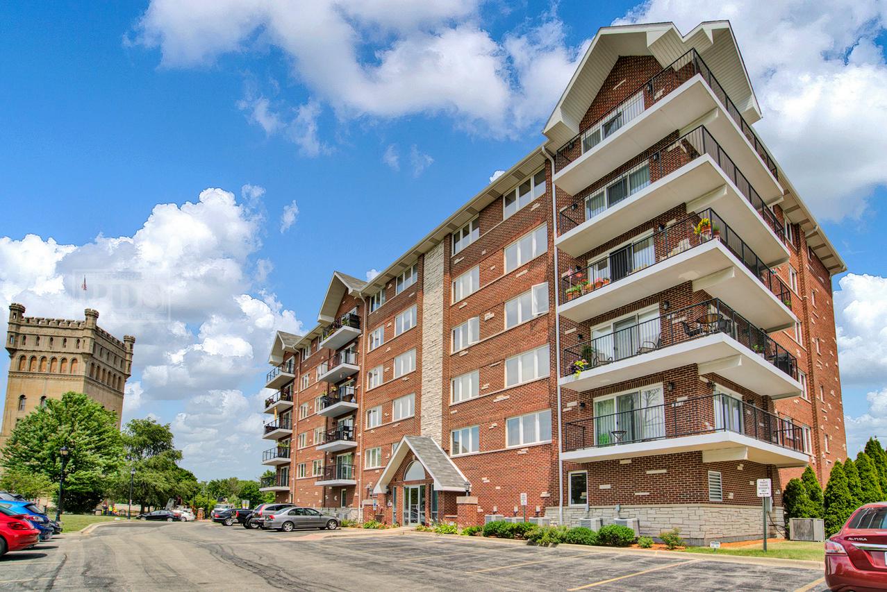 8010 River Walk Dr. #3F, Lyons, IL 60534