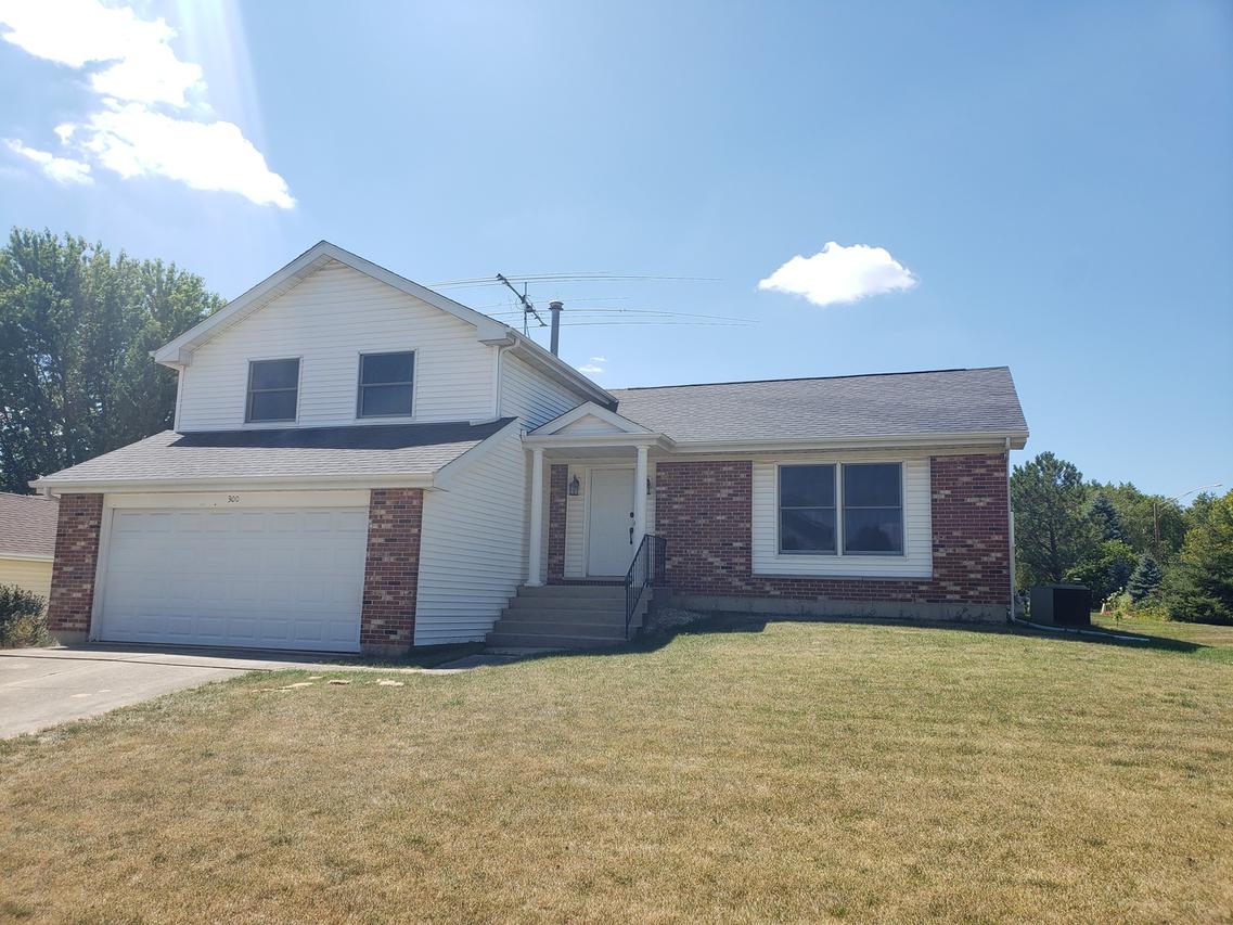 300 Glenwood Ct., Algonquin, IL 60102