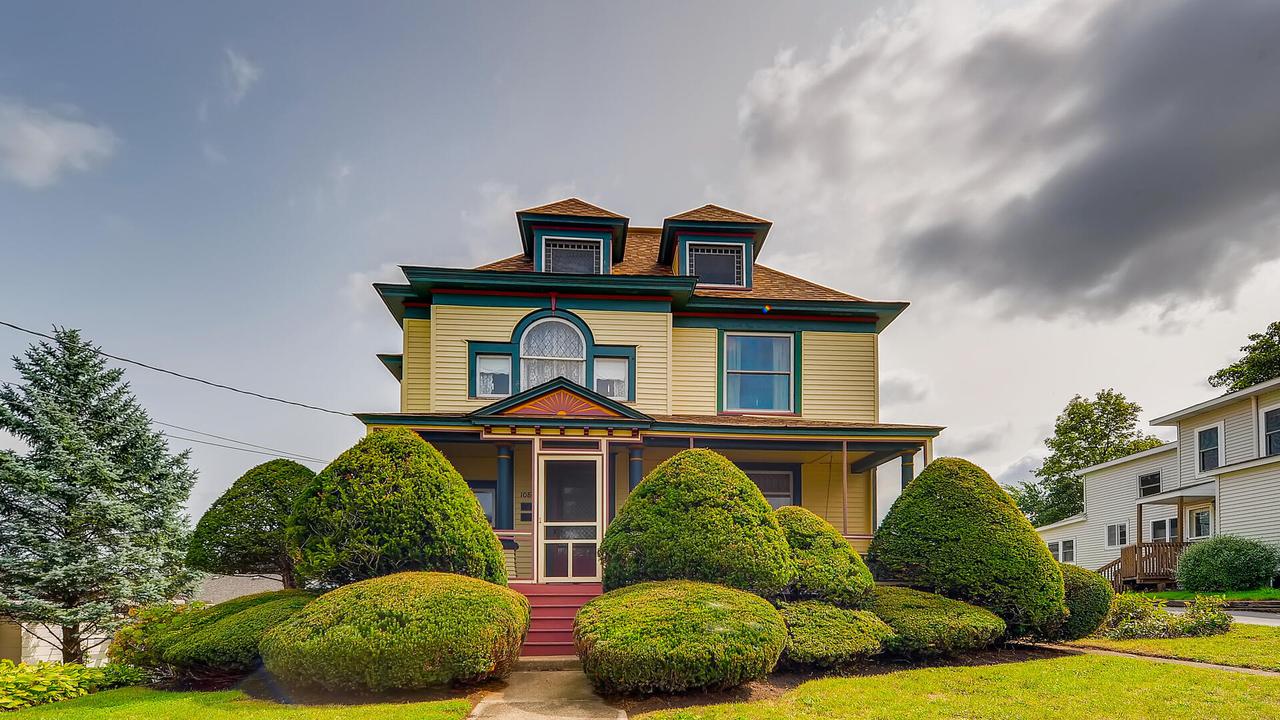 10802 N Woodstock St., Huntley, IL 60142