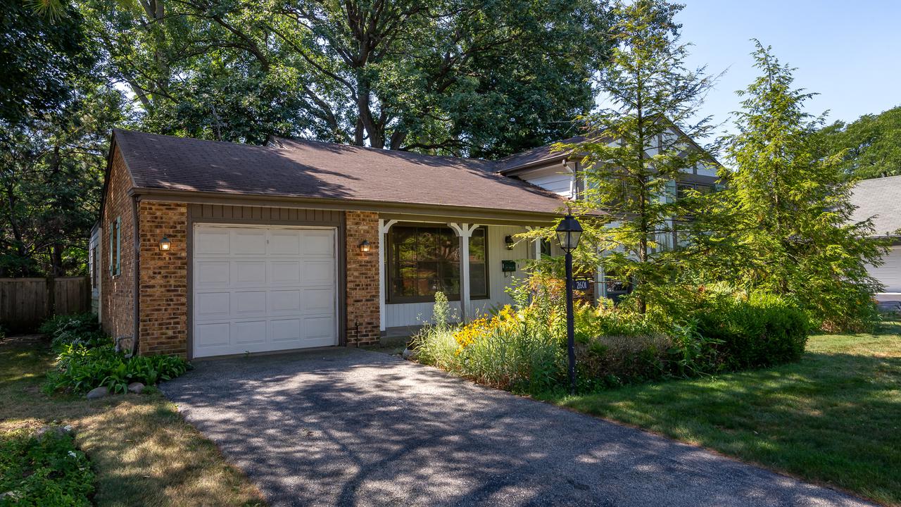 2601 Greenleaf Ave., Wilmette, IL 60091