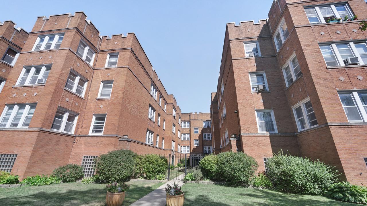 4425 N Whipple St. #1A, Chicago, IL 60625