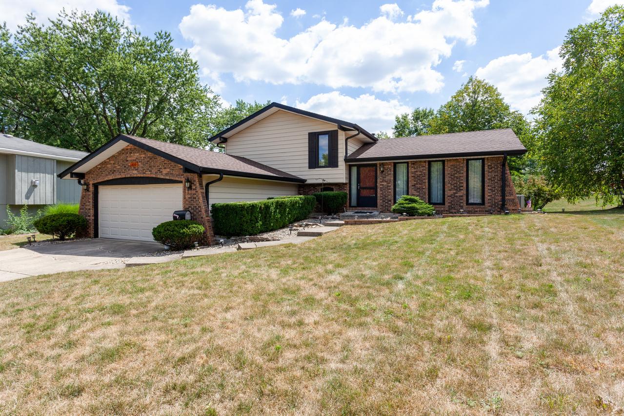 410 Hillview Ct., Lemont, IL 60439
