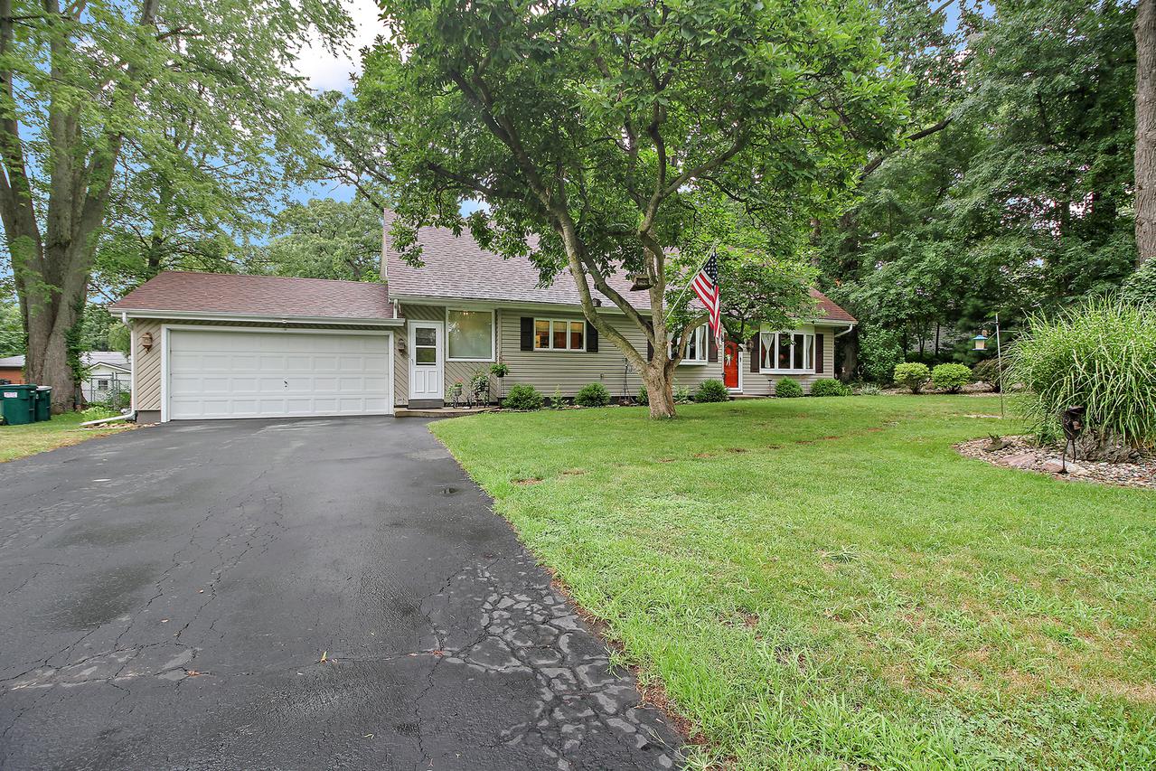 27 Oakwood Dr., Kankakee, IL 60901