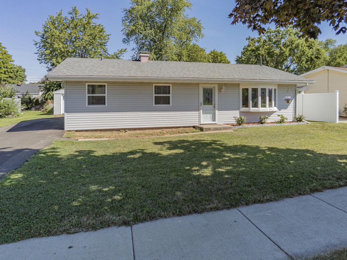 1002 Ramona Ter., Machesney Park, IL 61115