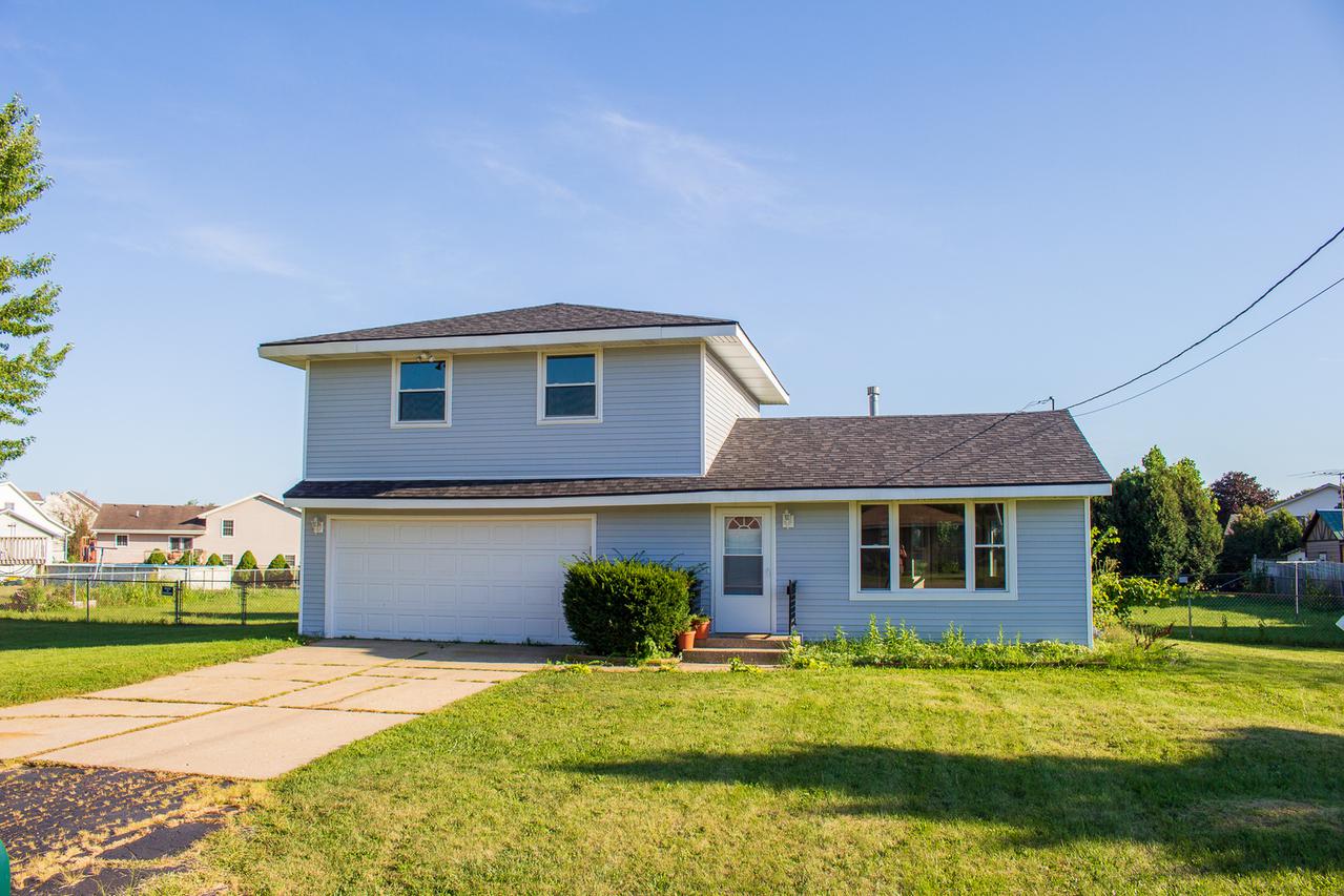 467 Brentwood Rd., Machesney Park, IL 61115