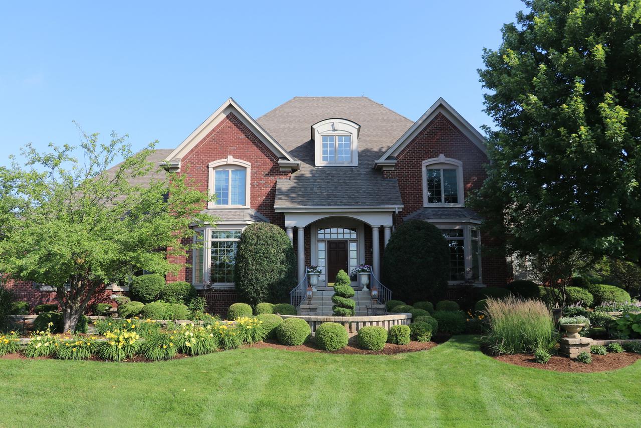 38W672 Greenview Ct., St. Charles, IL 60175