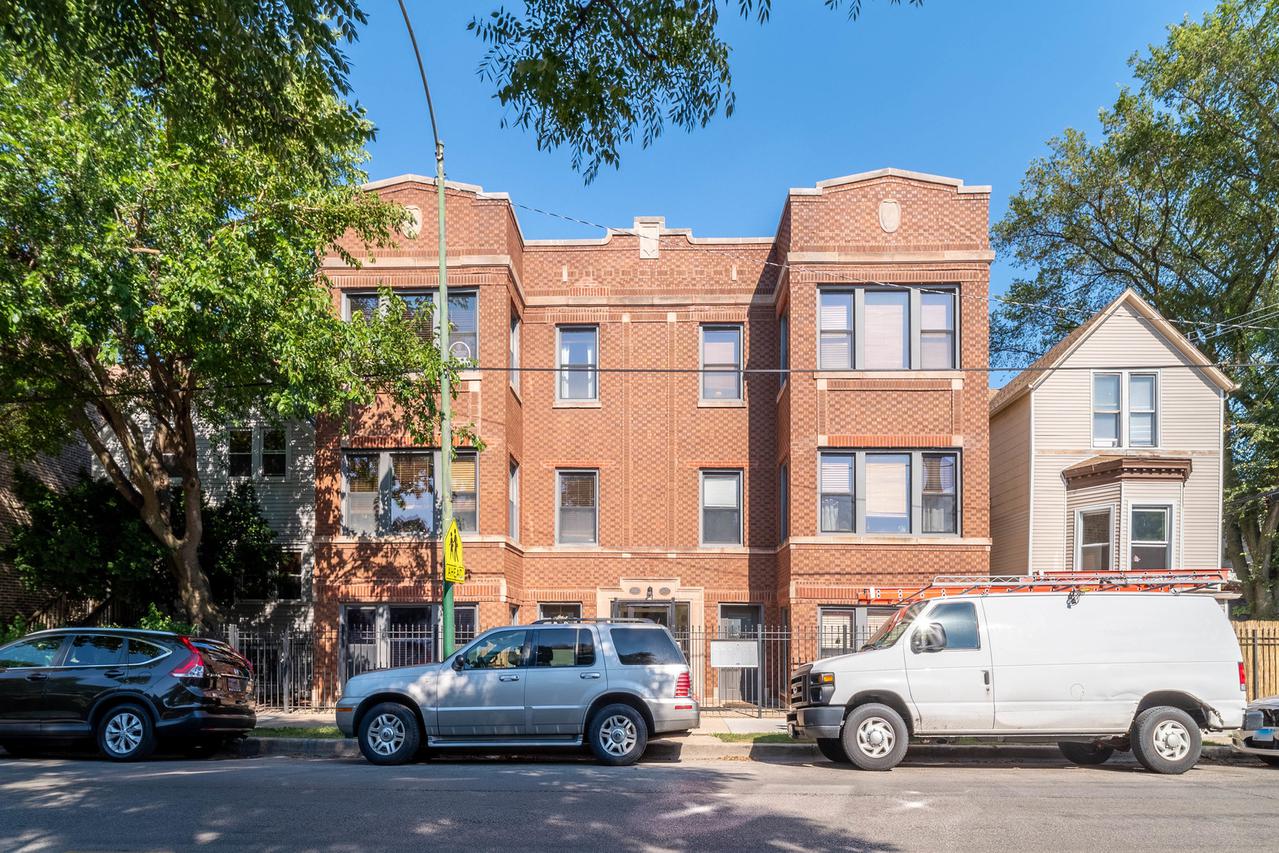 2621 N California Ave. #2, Chicago, IL 60647
