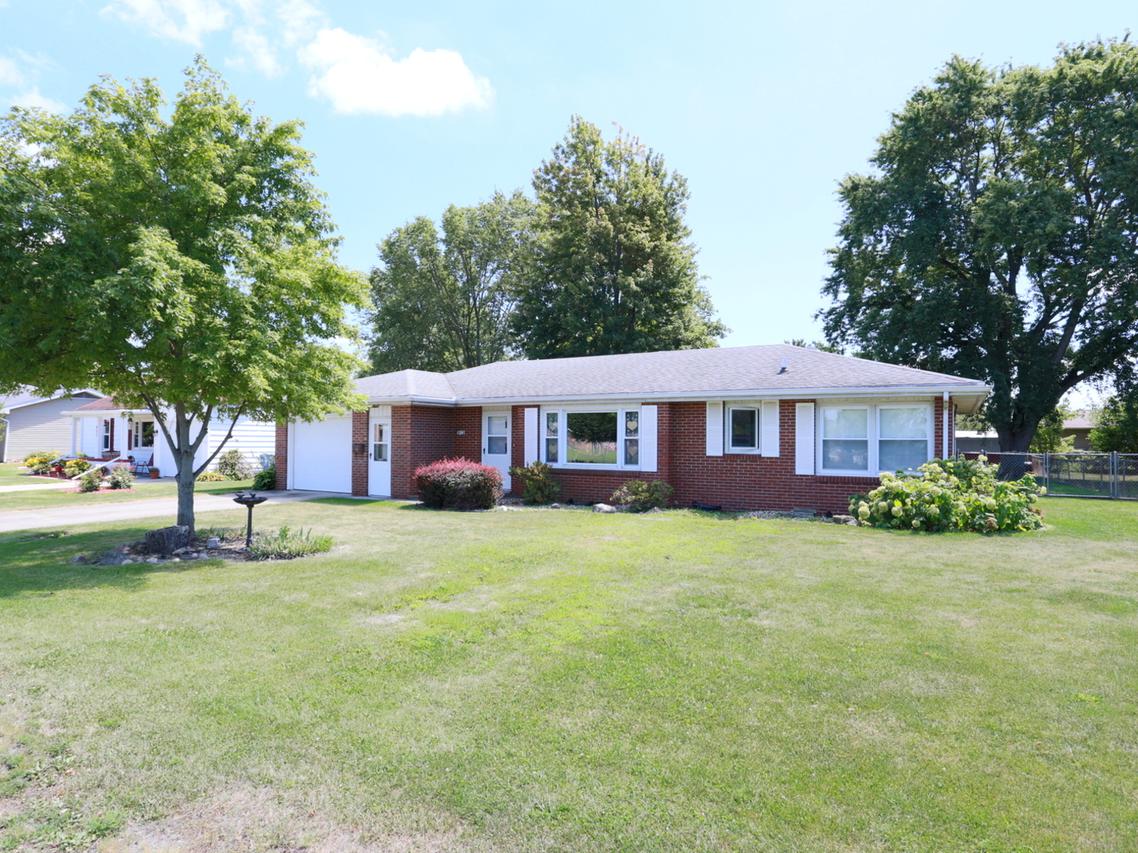 405 W Arnold Ave., Thomasboro, IL 61878