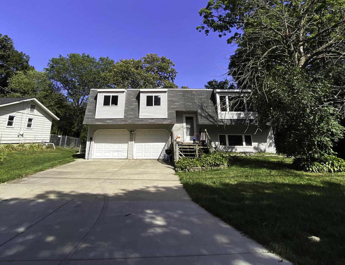 1277 Banbury Rd., Mundelein, IL 60060