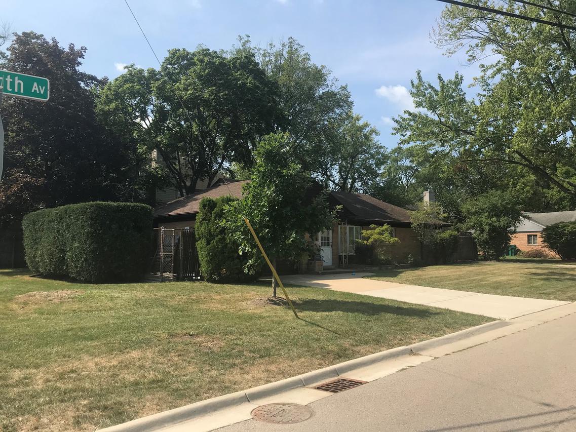 1135 North Ave., Deerfield, IL 60015