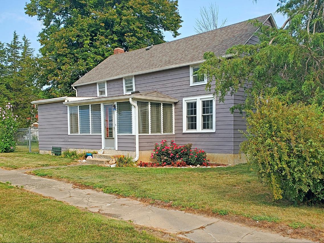 340 E Cook St., Sheffield, IL 61361