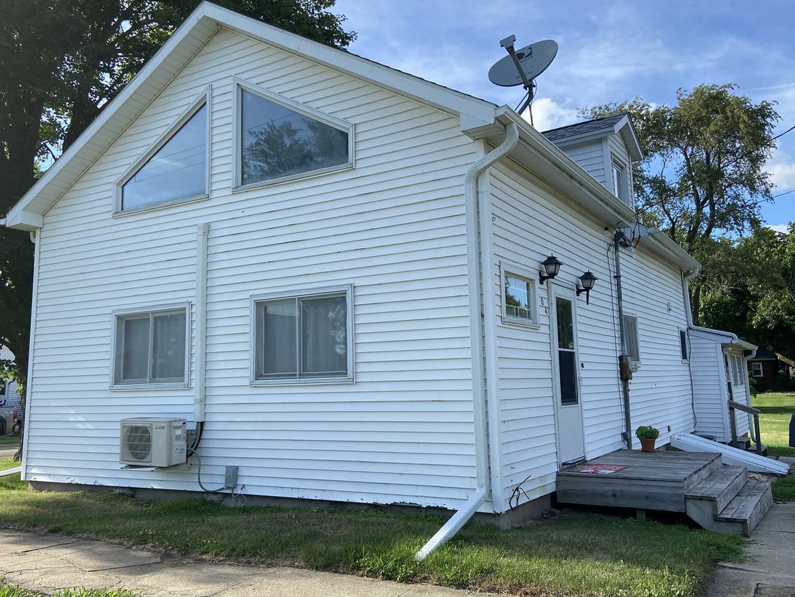 104 W Washington St., Lamoille, IL 61330