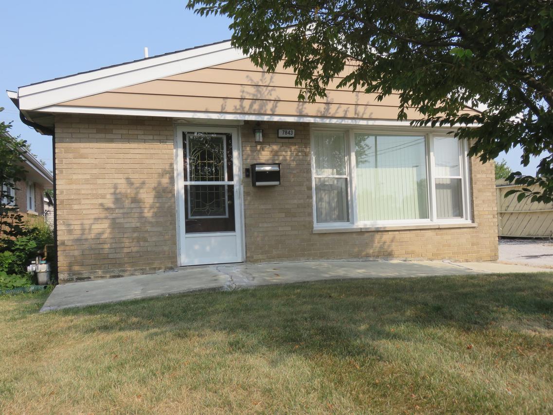 7843 New Castle Ave., Burbank, IL 60459