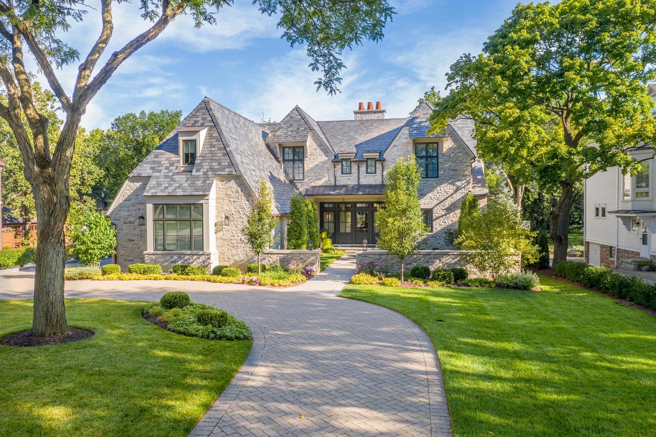219 E 1st St., Hinsdale, IL 60521