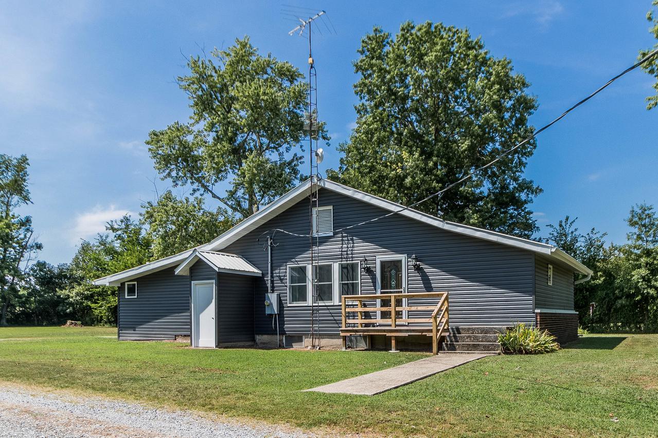 14426 Number 9 Blacktop, West Frankfort, IL 62896