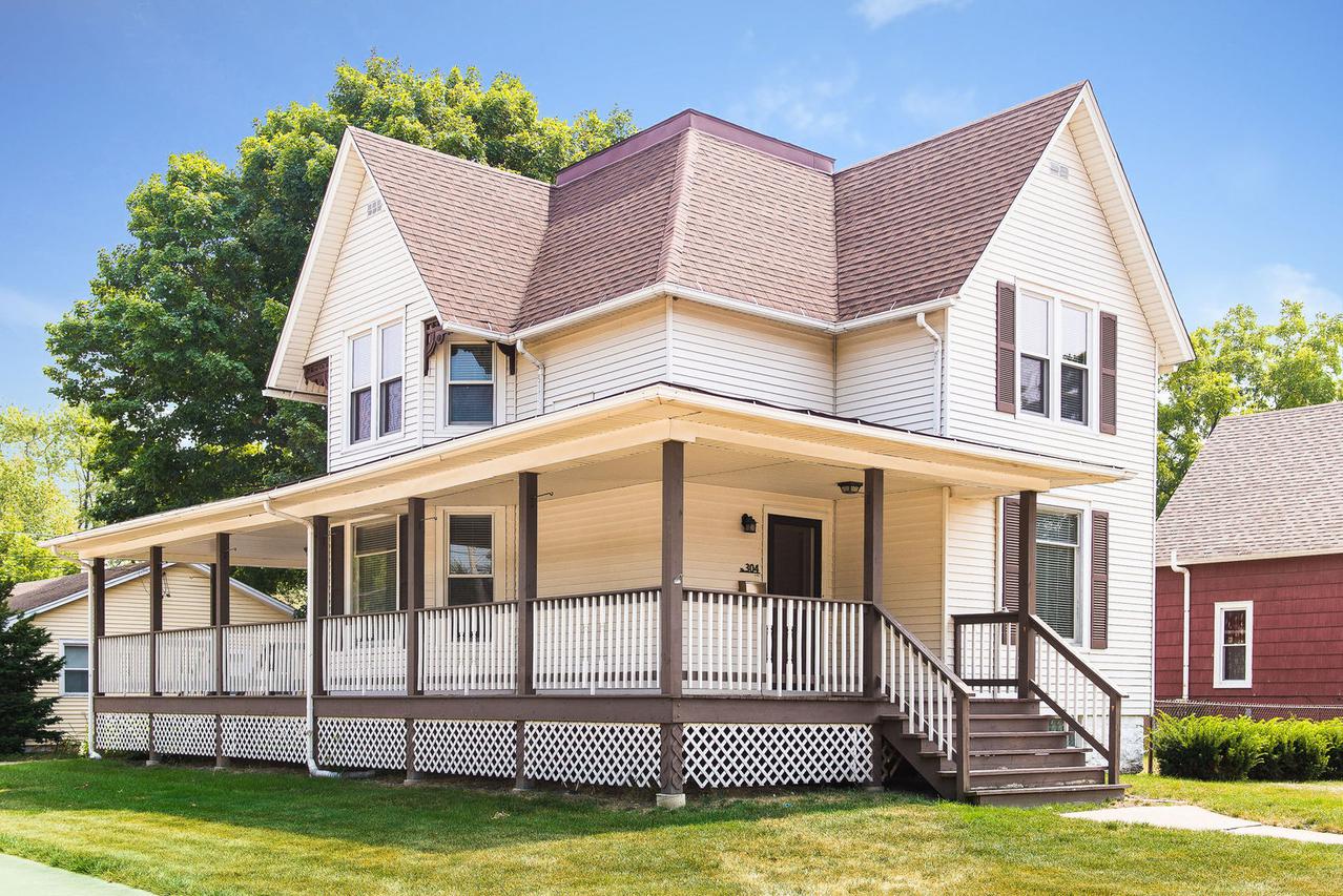 304 S 7th St., Dekalb, IL 60115