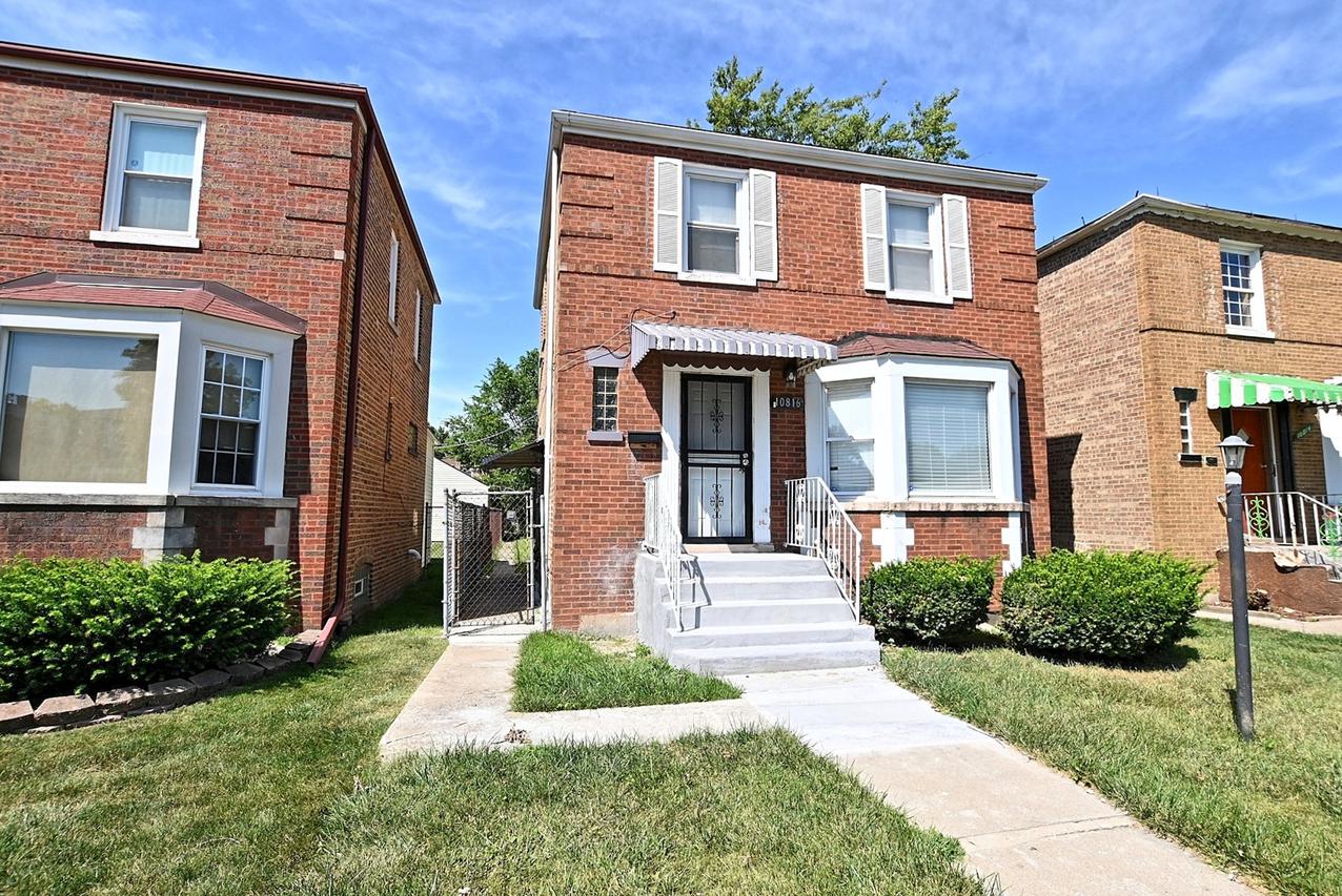10816 S Eberhart Ave., Chicago, IL 60628