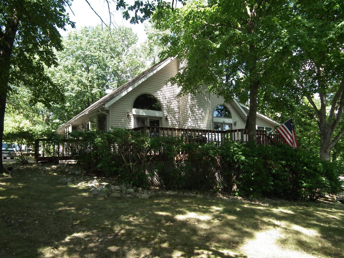 32 Acapulco Dr., Putnam, IL 61560