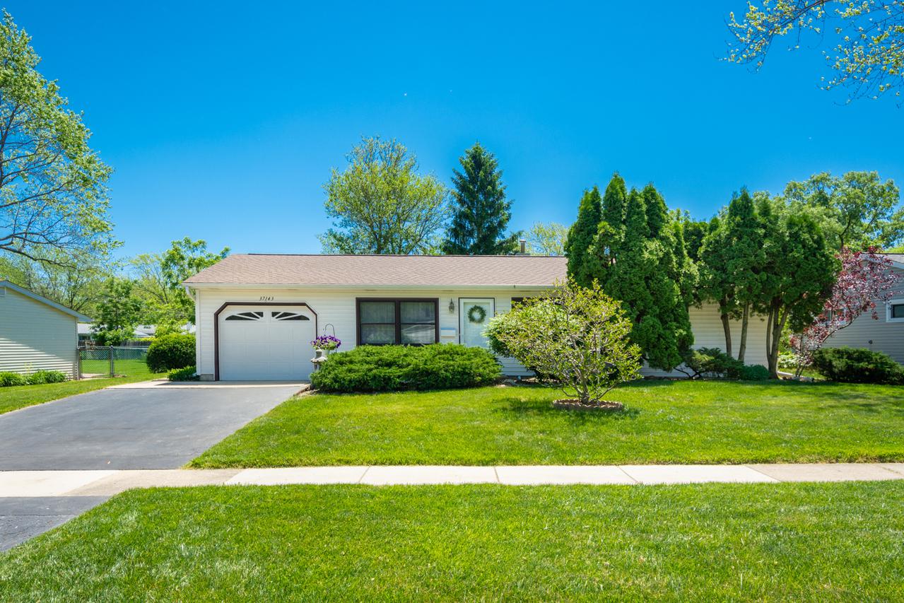 37143 N Grandwood Dr., Gurnee, IL 60031
