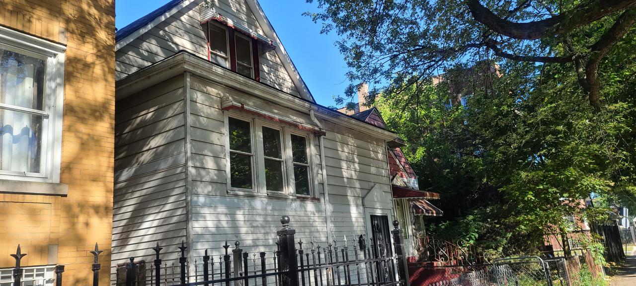 8008 S Manistee Ave., Chicago, IL 60617