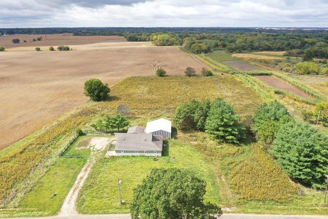 4451 Leghorn Rd., Clinton, IL 61727