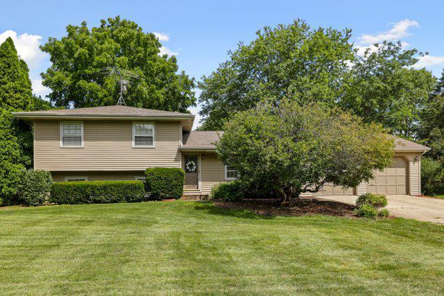 9N711 Tipi Ln., Elgin, IL 60124