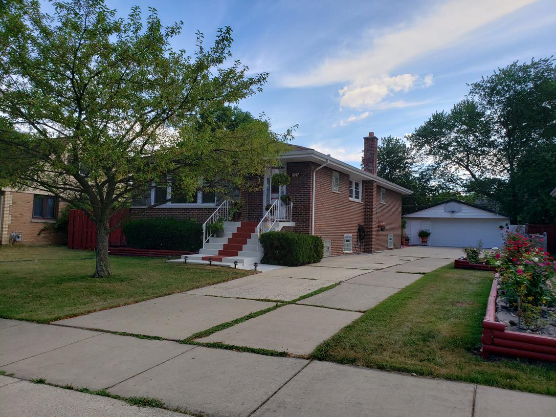 8047 Leclaire Ave., Burbank, IL 60459