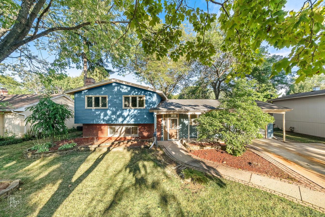 885 Cambridge Ln., Crystal Lake, IL 60014