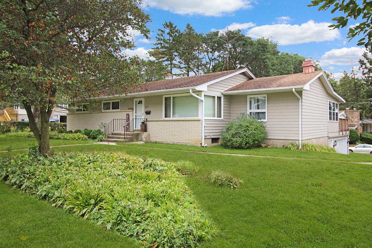 1035 La Cresta Dr., Freeport, IL 61032